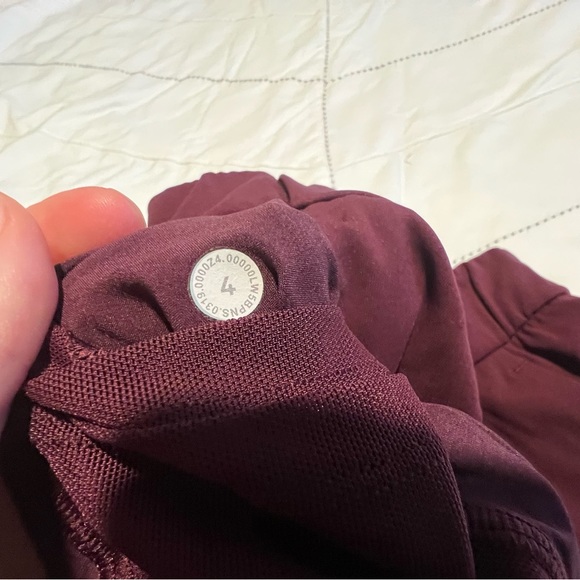 Lululemon On The Fly Pant Size 4, Adobe Red - Picture 3 of 5